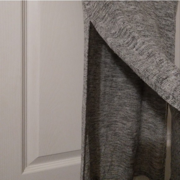 Garage shortsleeve grey lightweight long  sweater with side slit Size Small - Picture 2 of 4
